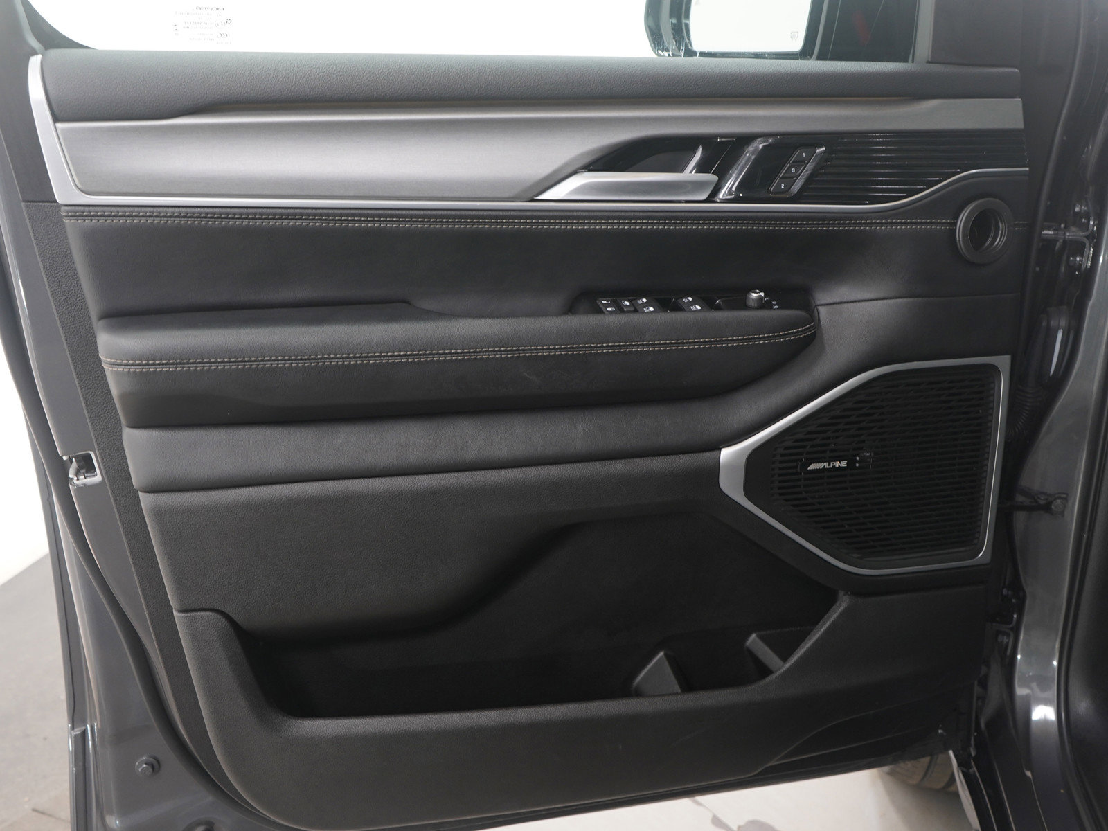 Used 2024 Jeep Wagoneer Series II image 22