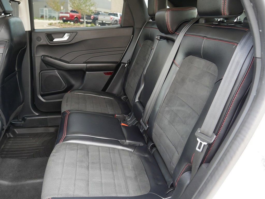 Used 2021 Ford Escape SEL w/ SEL Stealth AWD Package image 17