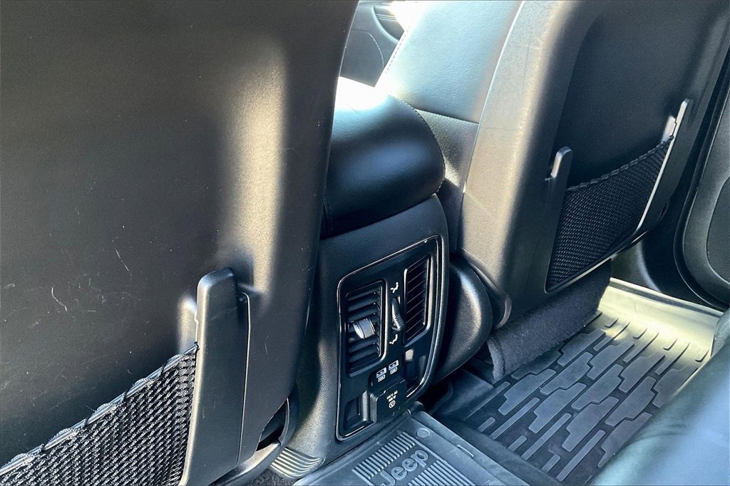 Used 2019 Jeep Grand Cherokee Limited image 25