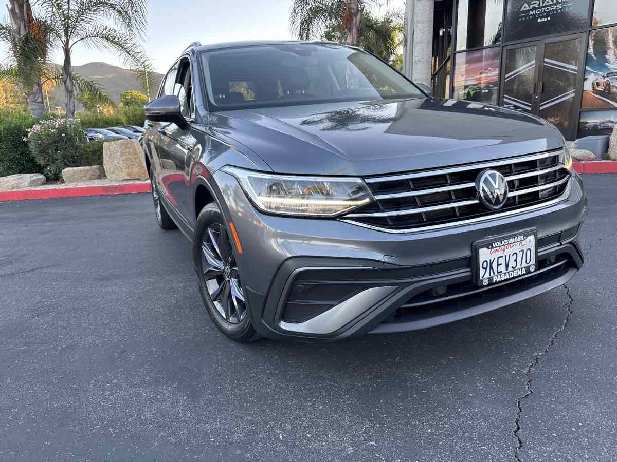 Used 2022 Volkswagen Tiguan SE image 2