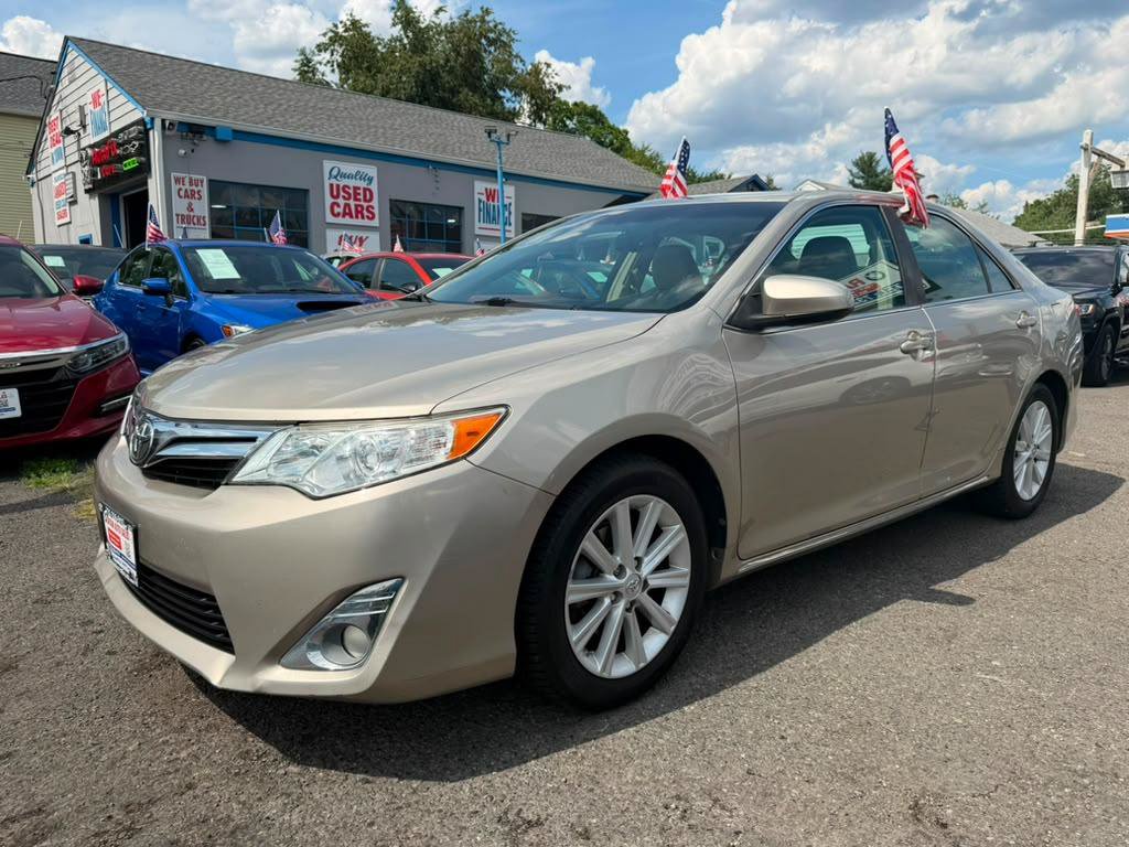 Used 2014 Toyota Camry XLE w/ Leather Package FWD image 10