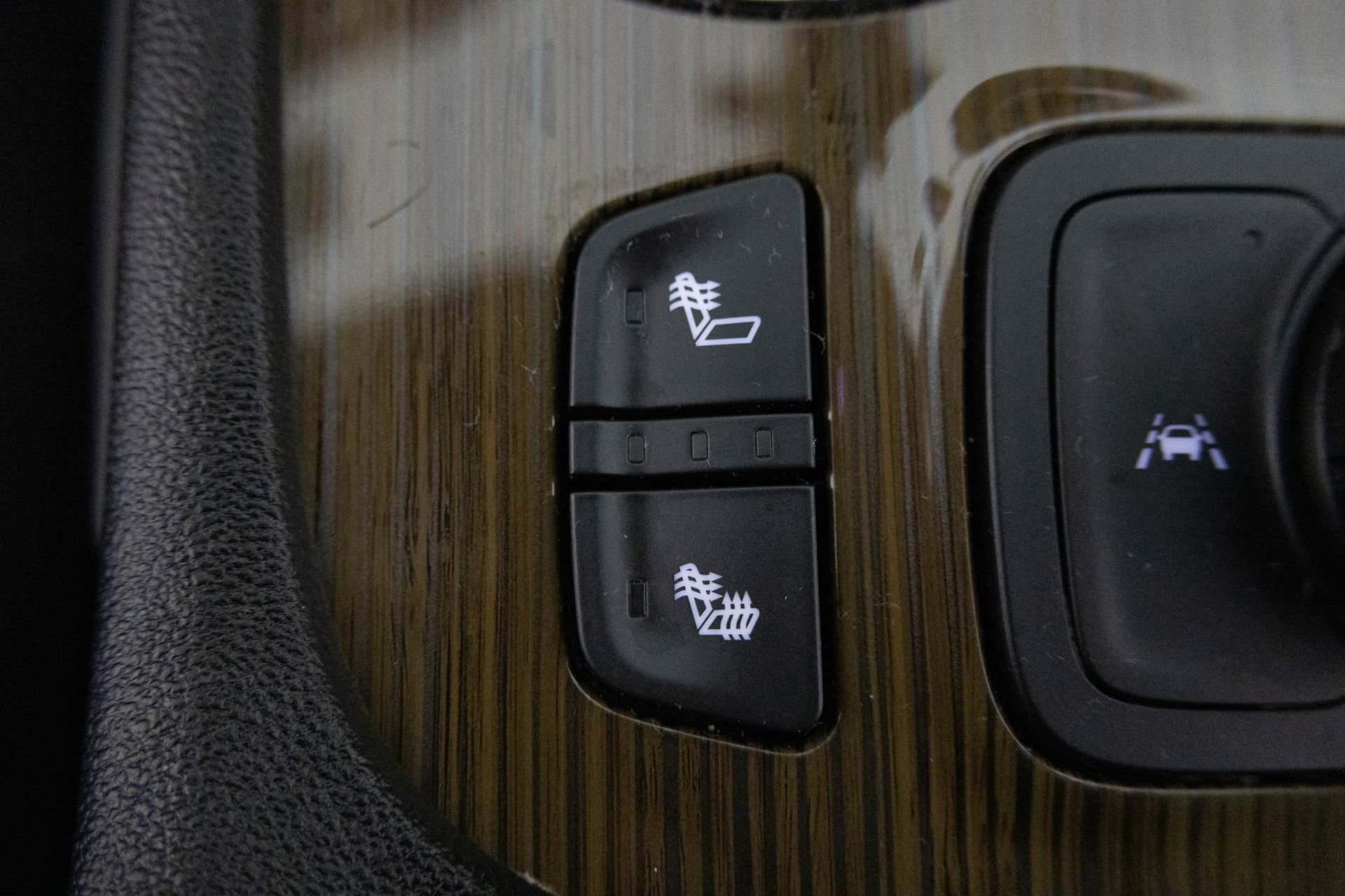 Certified 2023 GMC Acadia SLE w/ Driver Convenience Package image 25