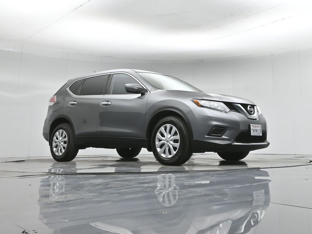 Used 2015 Nissan Rogue S image 2