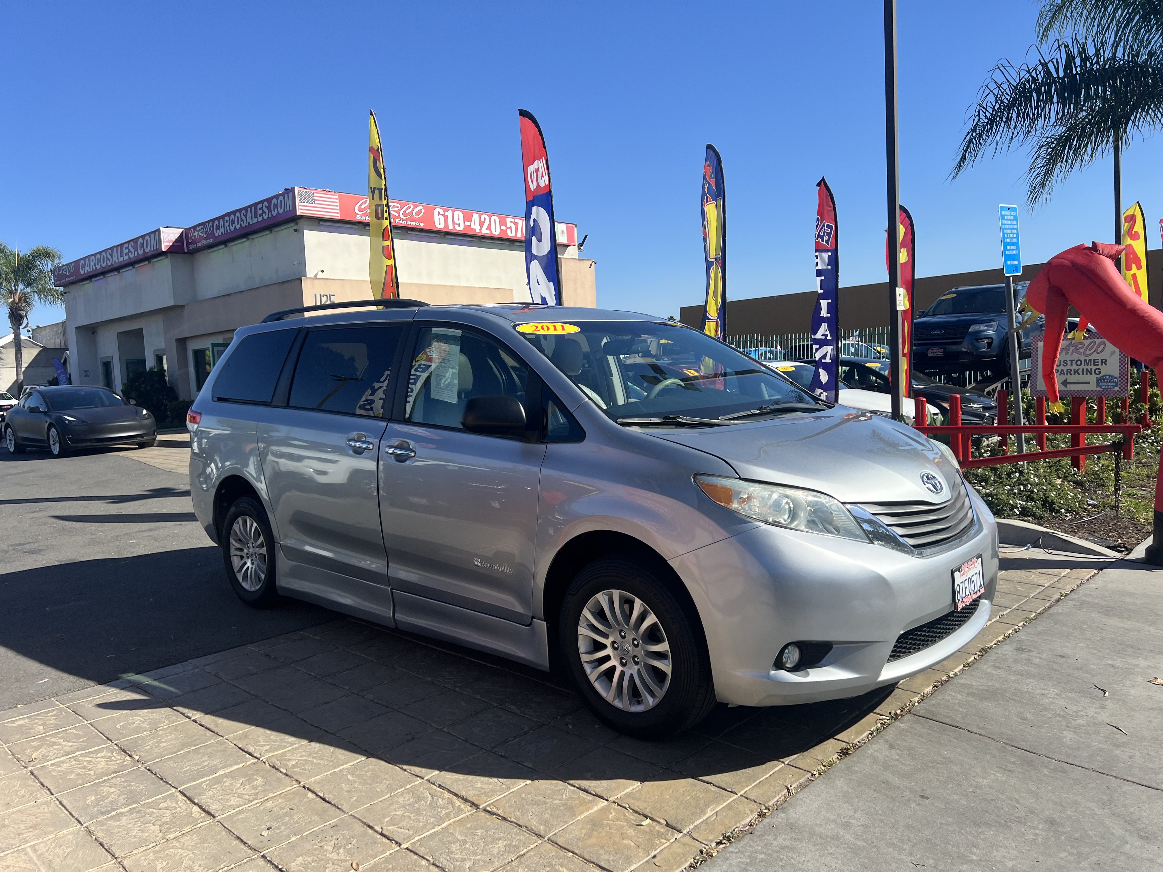 Used 2011 Toyota Sienna XLE FWD image 16