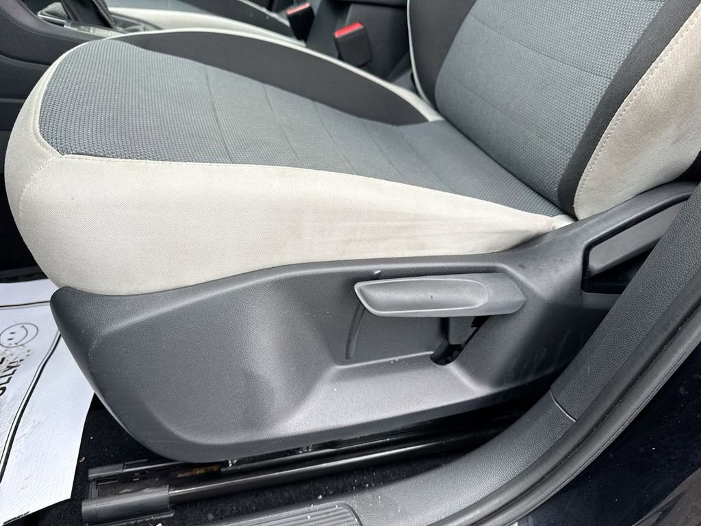 Used 2025 Volkswagen Taos S image 12