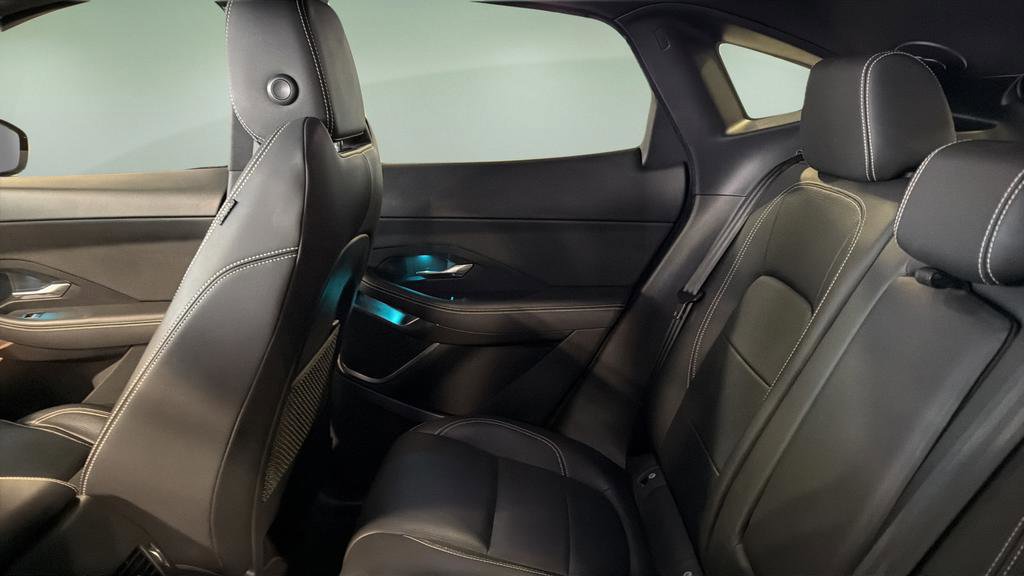 Used 2019 Jaguar E-PACE R-Dynamic HSE image 17