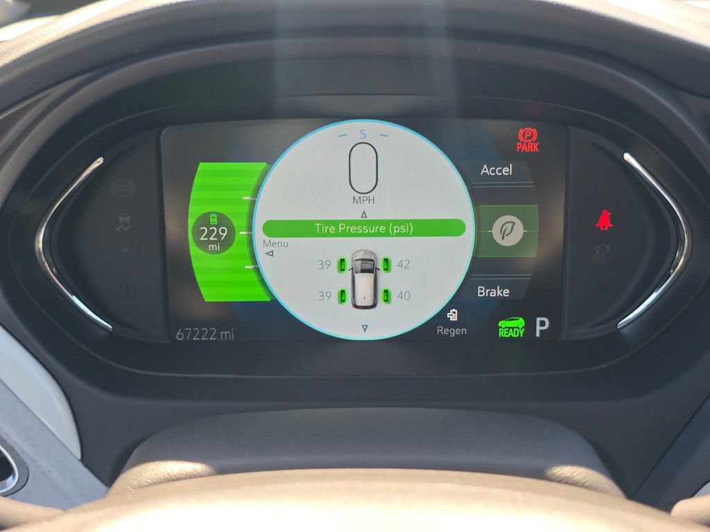 Used 2017 Chevrolet Bolt Premier w/ Driver Confidence II Package FWD image 25