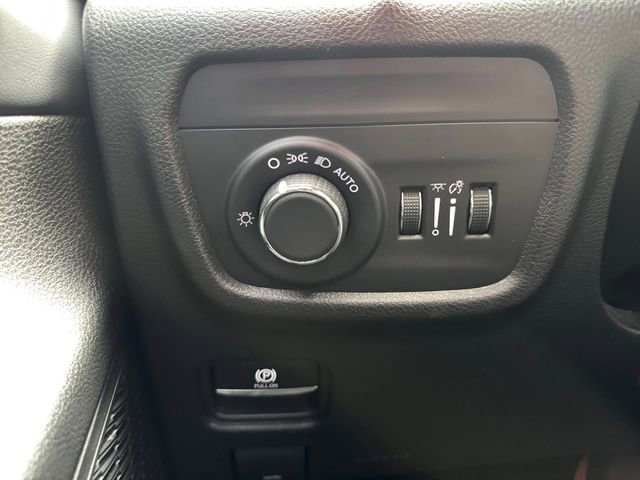 Used 2023 Jeep Grand Cherokee L Laredo image 6