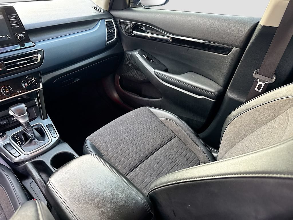Used 2021 Kia Seltos S FWD image 26