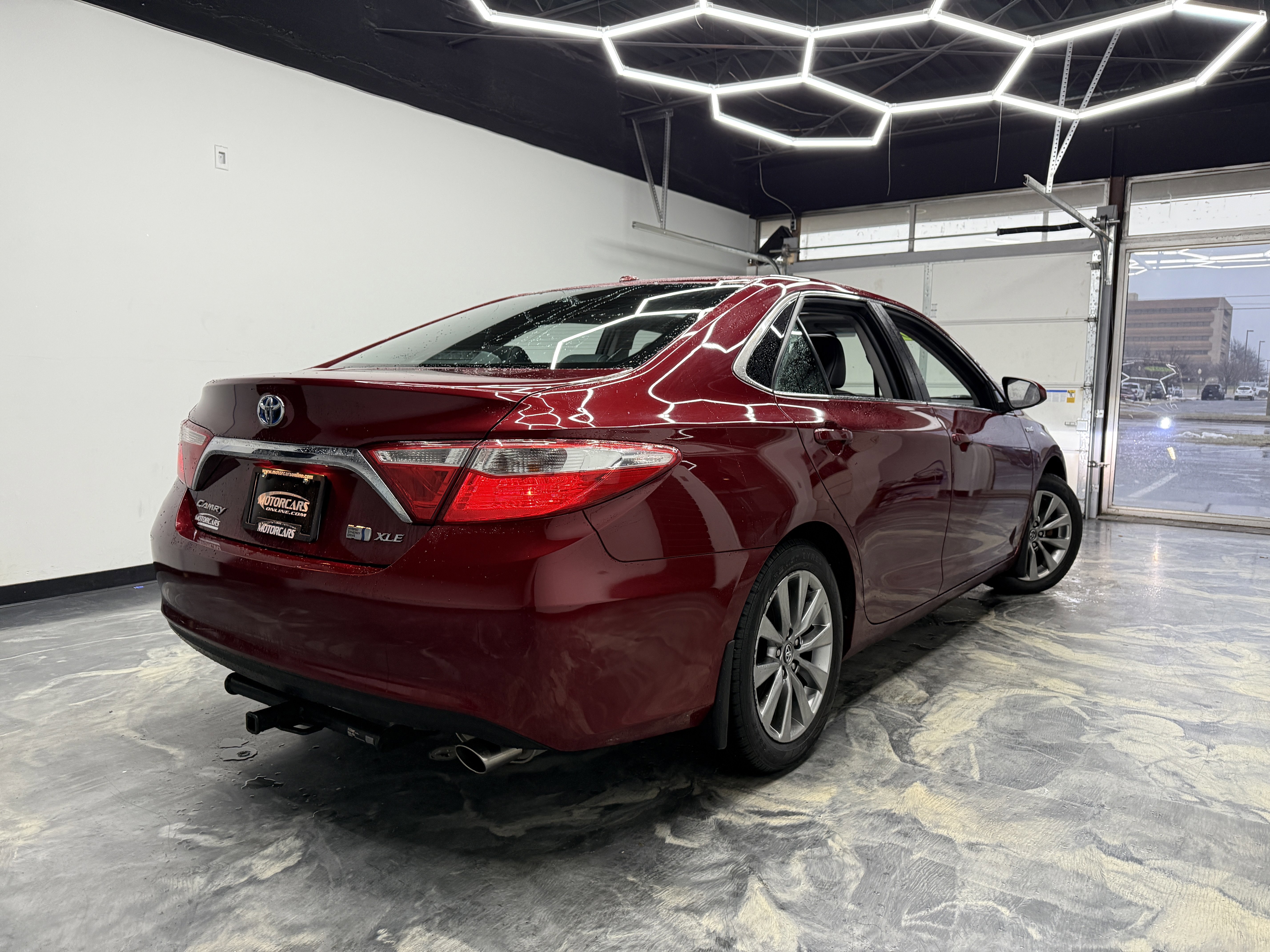 Used 2017 Toyota Camry XLE image 3