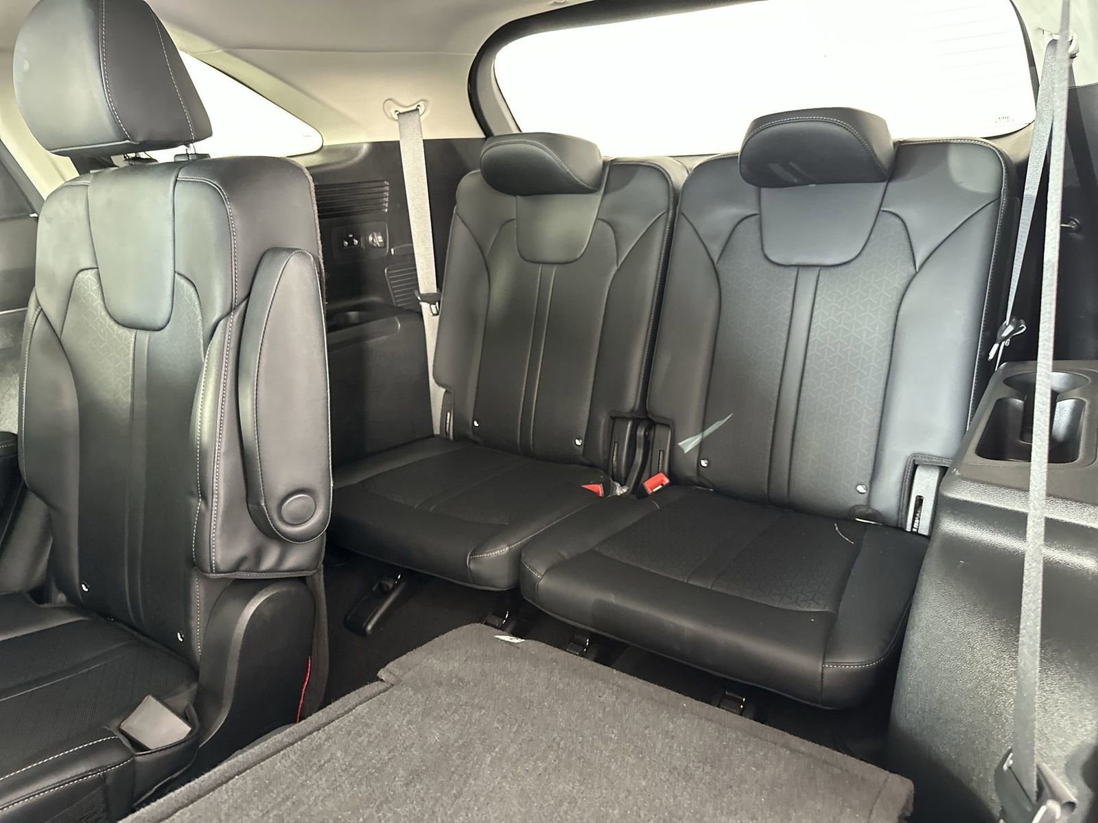 Used 2022 Kia Sorento S image 24