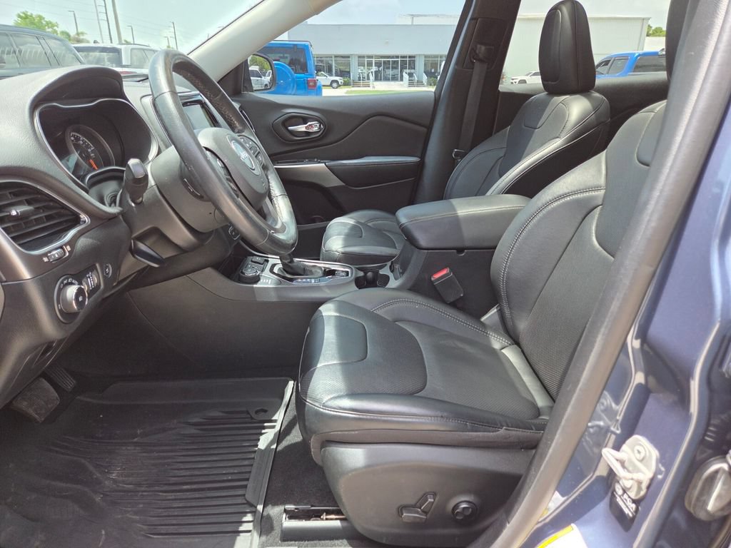 Used 2021 Jeep Cherokee Limited w/ Elite Package AWD/4WD image 28