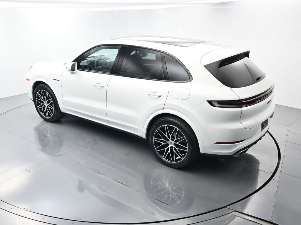 Certified 2025 Porsche Cayenne E-Hybrid w/ Premium Package Plus image 39