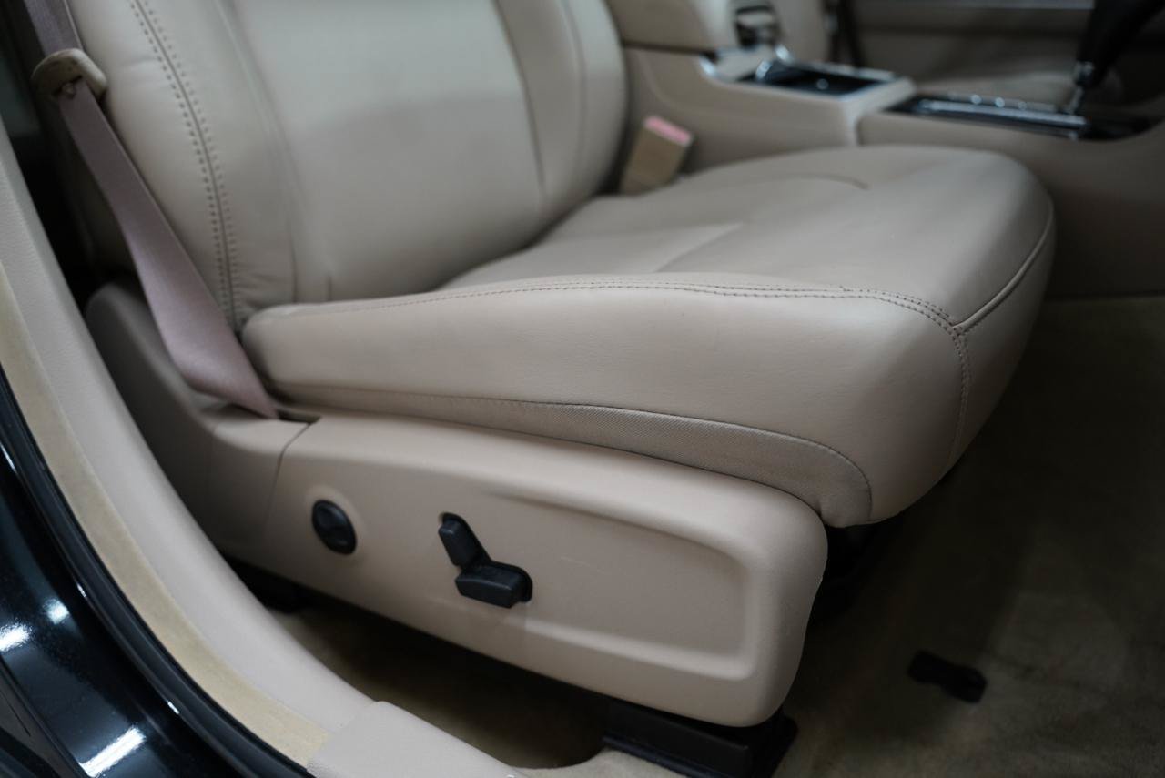 Used 2011 Chrysler 300 Limited RWD image 28