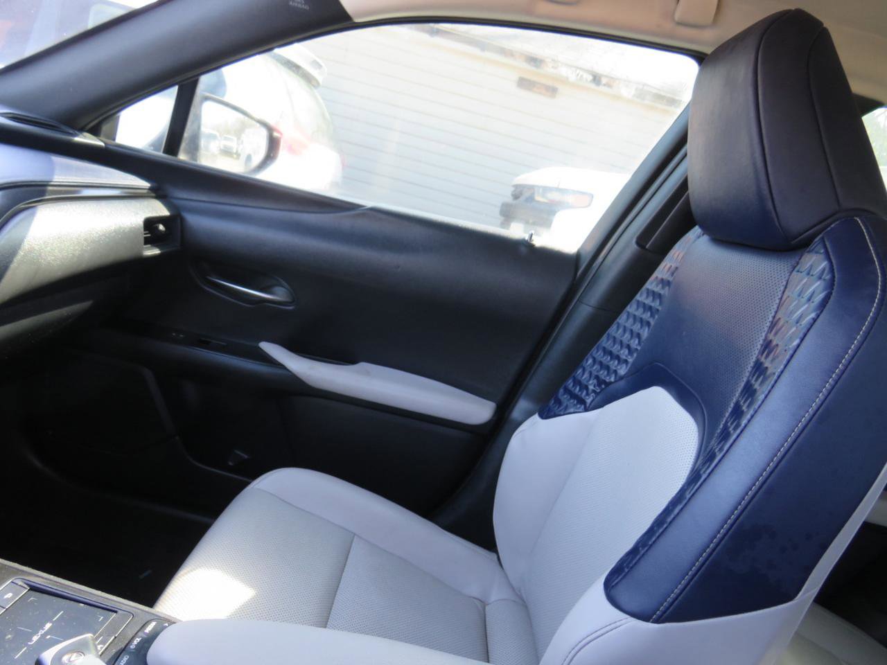 Used 2019 Lexus UX 200 Base image 29