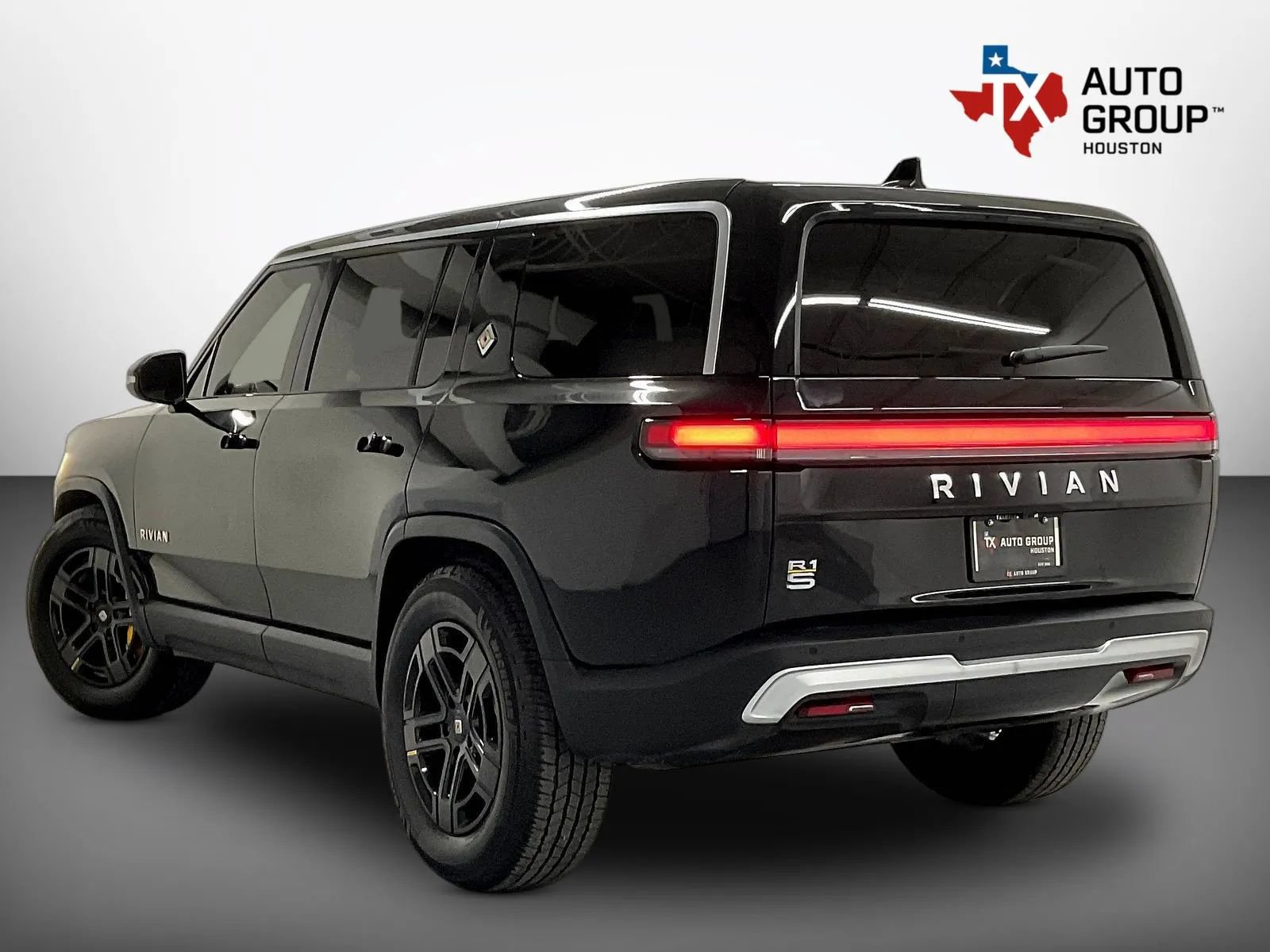 Used 2023 Rivian R1S Adventure Quad AWD/4WD image 3