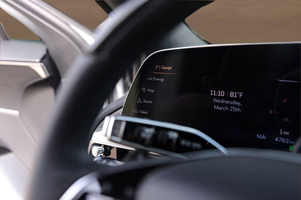 Used 2025 Cadillac Lyriq Luxury w/ LPO, Floor Liner Package image 15