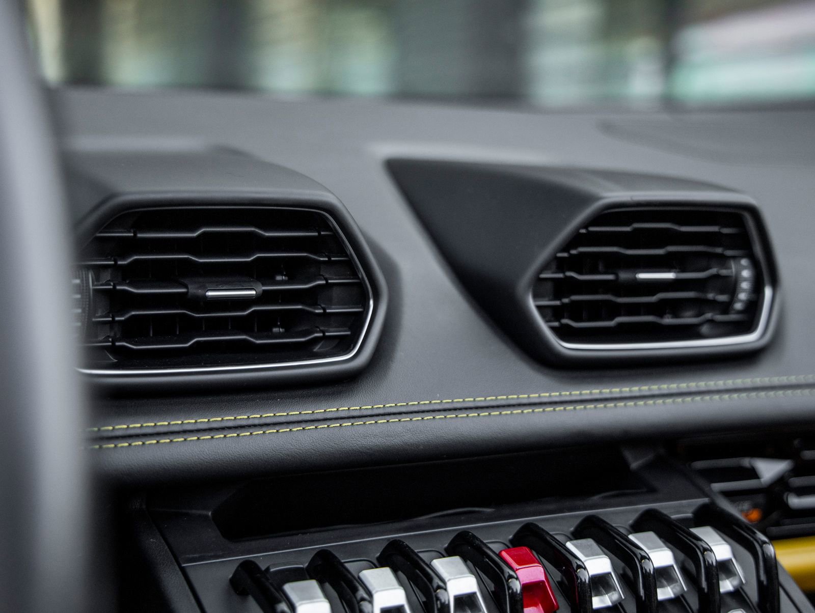 Used 2020 Lamborghini Huracan EVO image 29