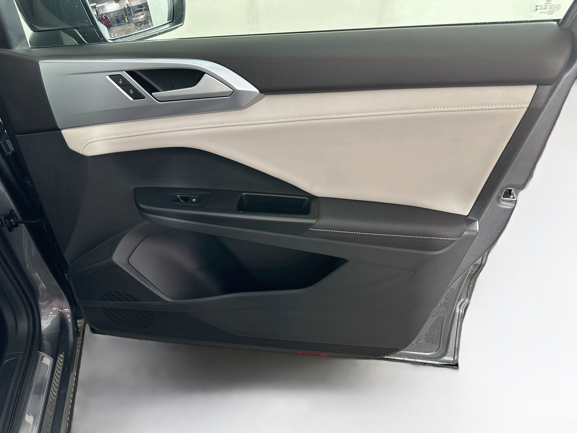 Used 2025 Volkswagen Taos SE FWD image 30