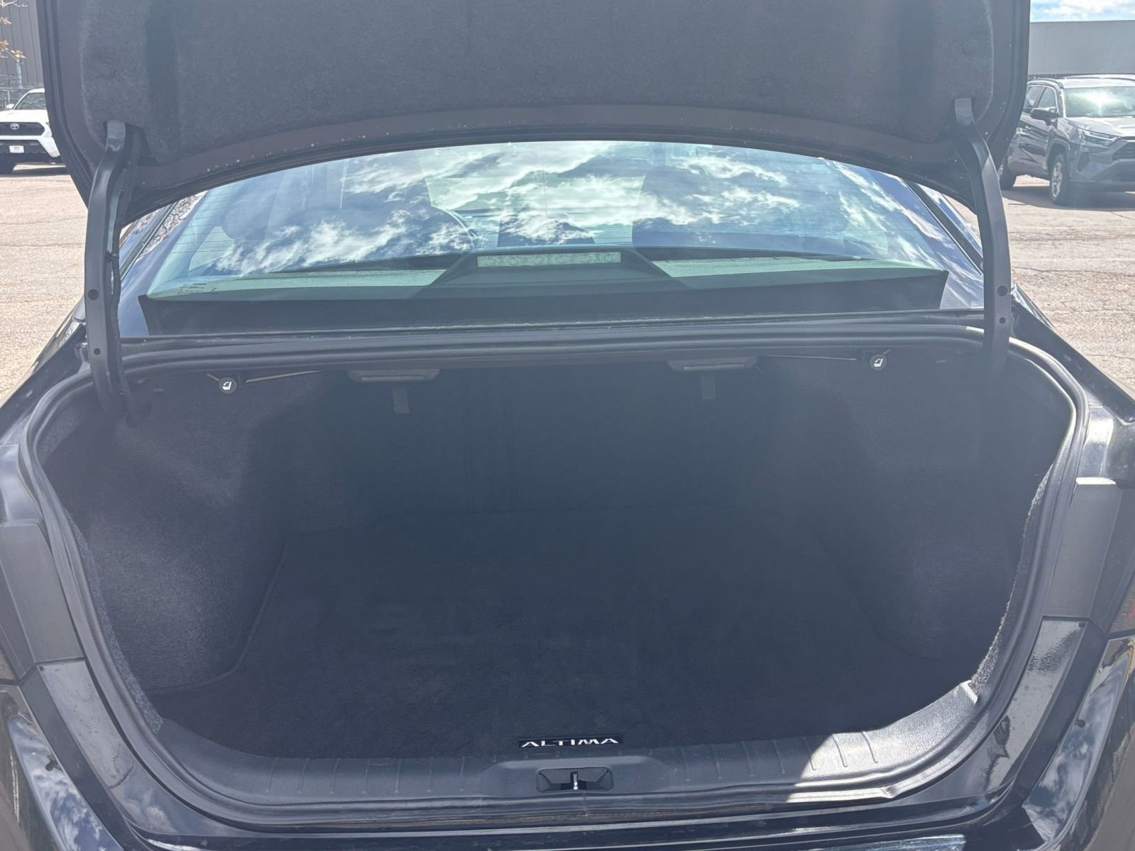 Used 2025 Nissan Altima 2.5 SV image 29