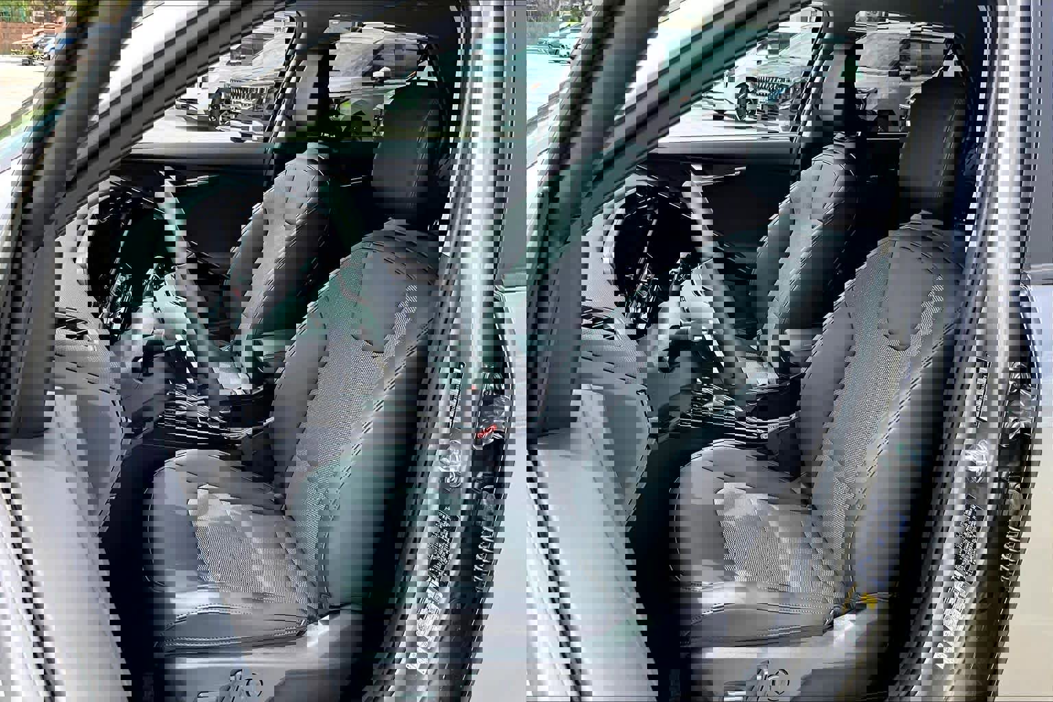 Used 2025 Kia Niro EX image 8