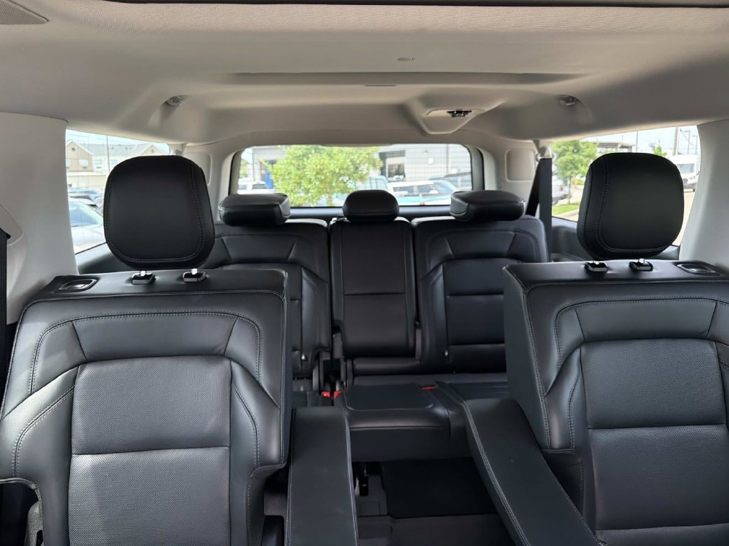Certified 2025 Lincoln Navigator L Reserve AWD/4WD image 10