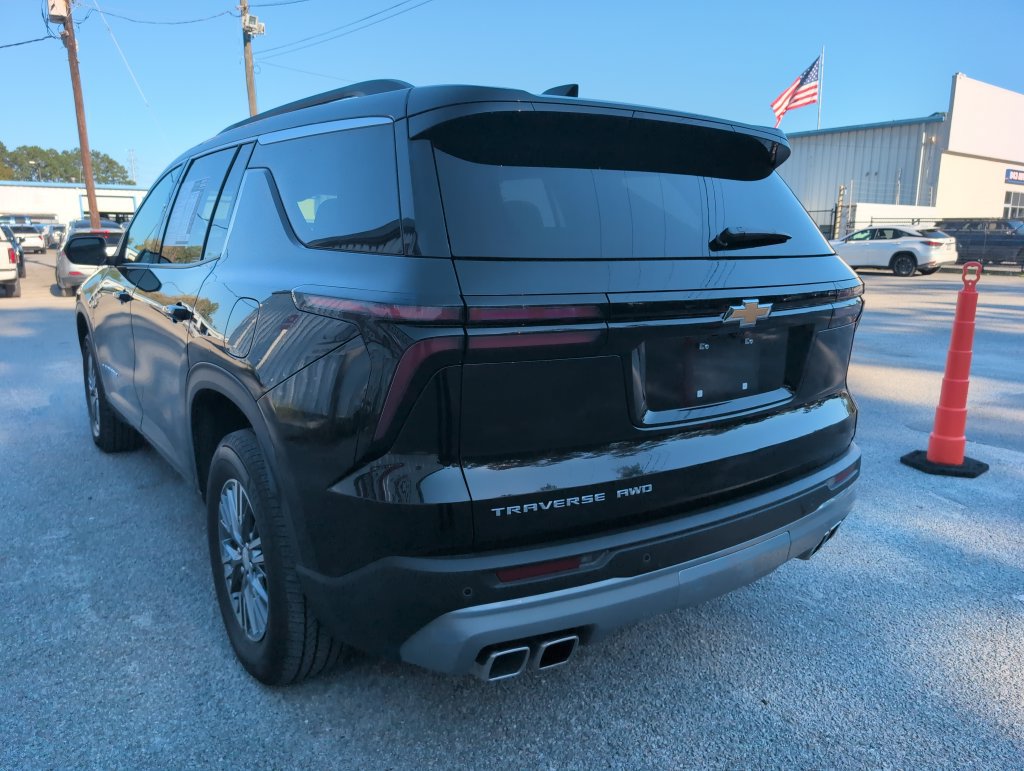 Used 2025 Chevrolet Traverse LT AWD/4WD image 6
