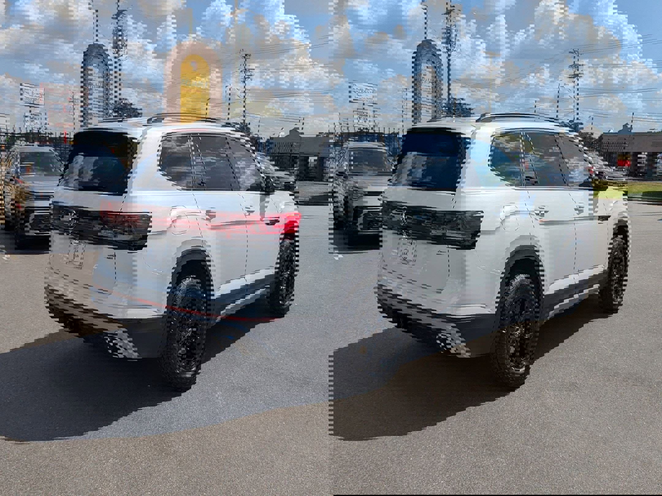 New 2026 Volkswagen Atlas Peak Edition image 3