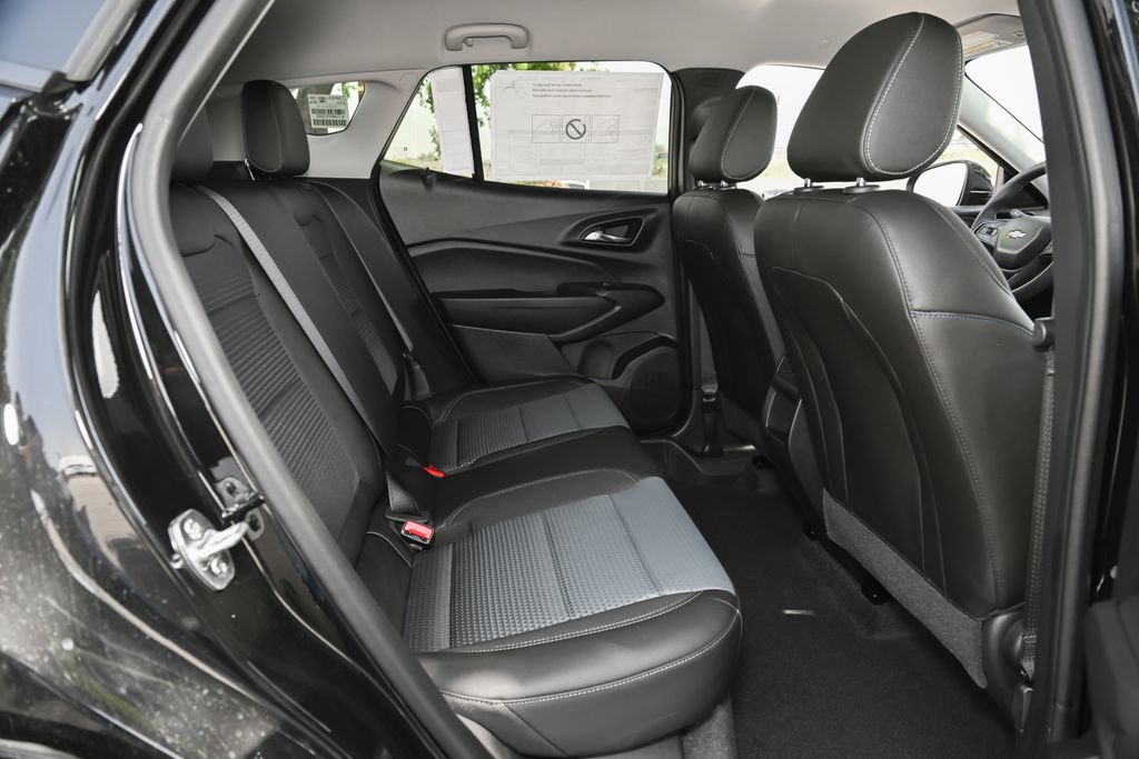 New 2026 Chevrolet Trax LT w/ LPO, Blackout Package FWD image 32