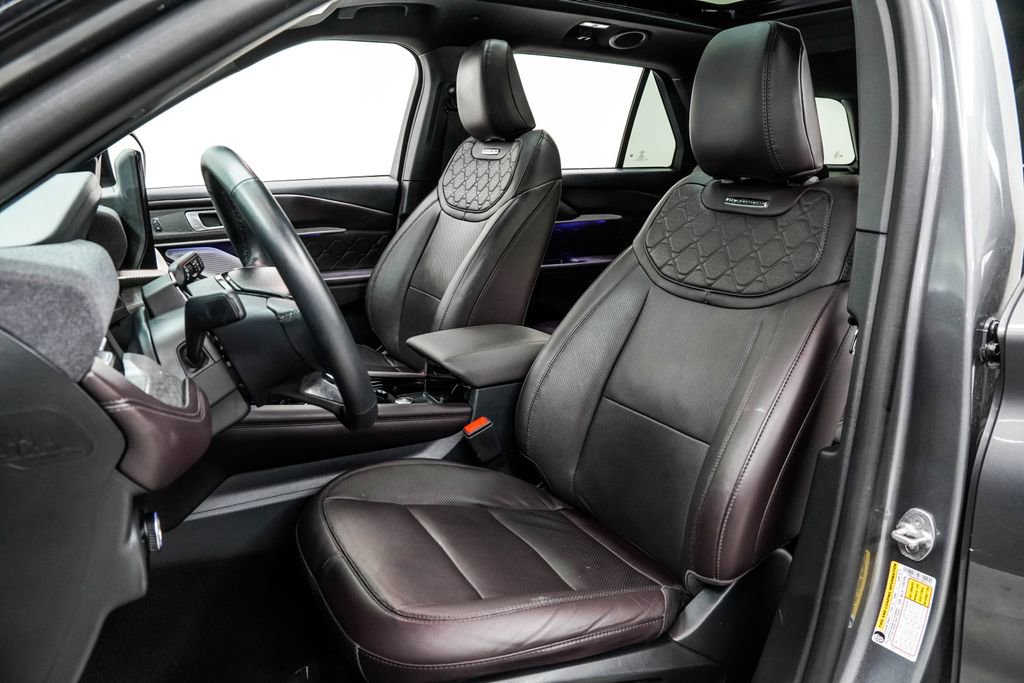 Used 2025 Ford Explorer Platinum w/ LUX Leather Package AWD/4WD image 15
