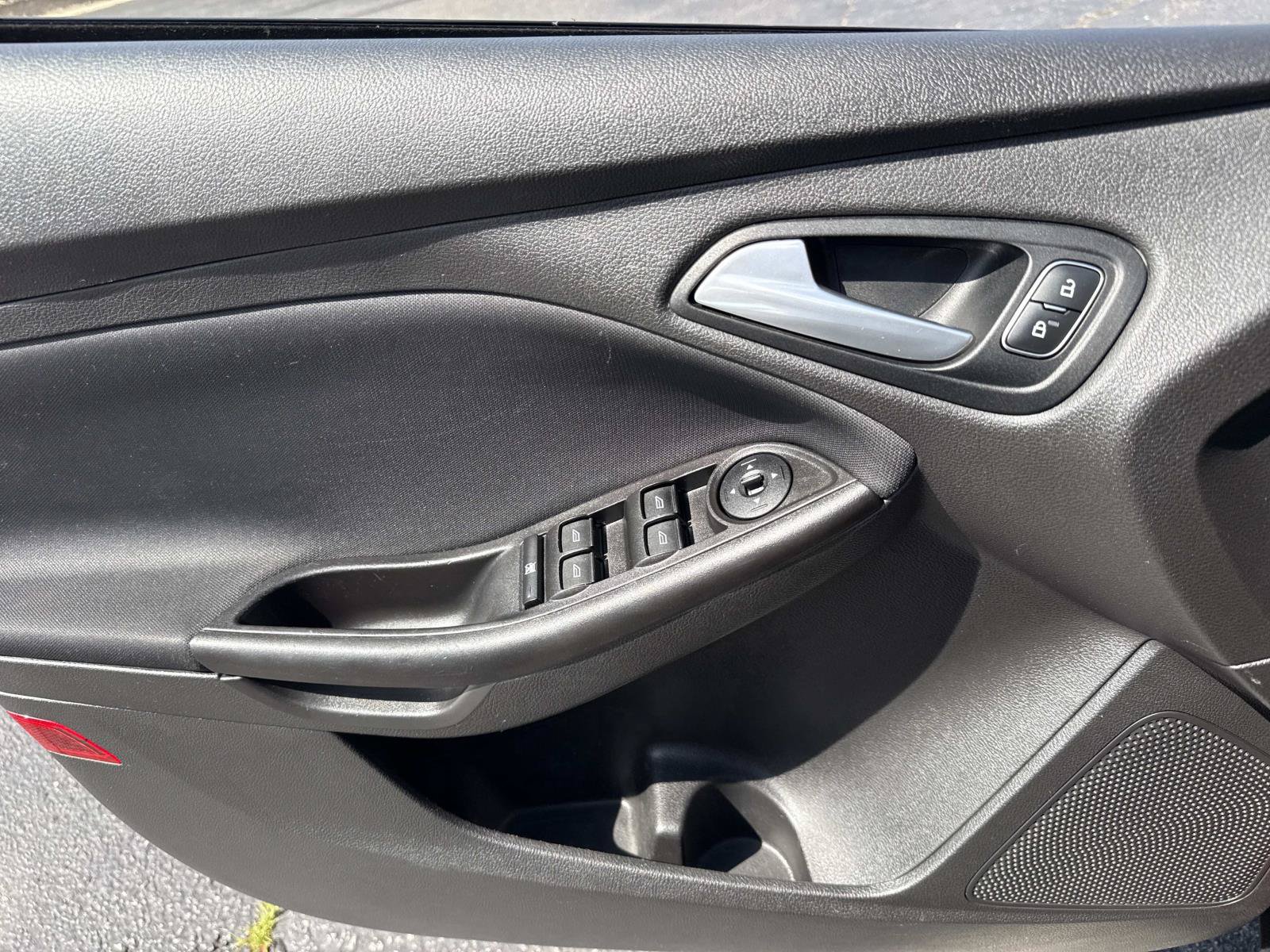 Used 2018 Ford Focus SE FWD image 17