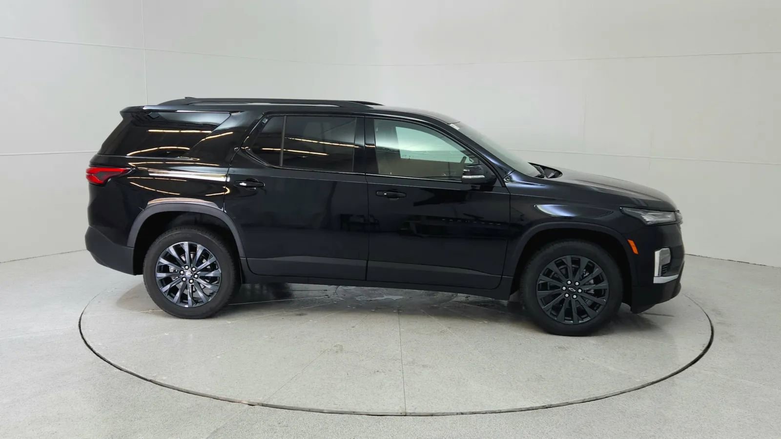 Used 2023 Chevrolet Traverse RS image 8