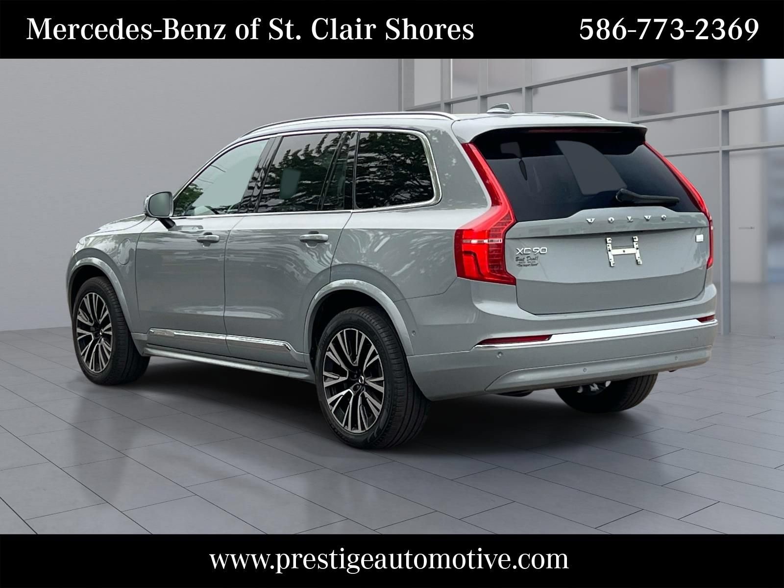 Used 2024 Volvo XC90 T8 Plus AWD/4WD image 3