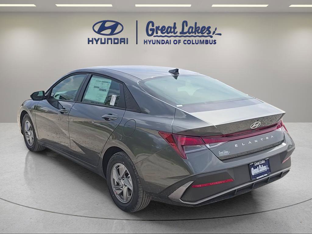 New 2026 Hyundai Elantra SE FWD image 3