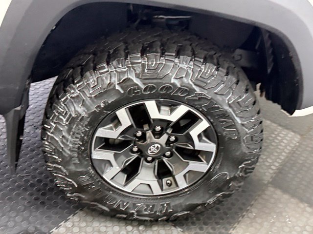 Used 2019 Toyota Tacoma TRD Off-Road AWD/4WD image 14