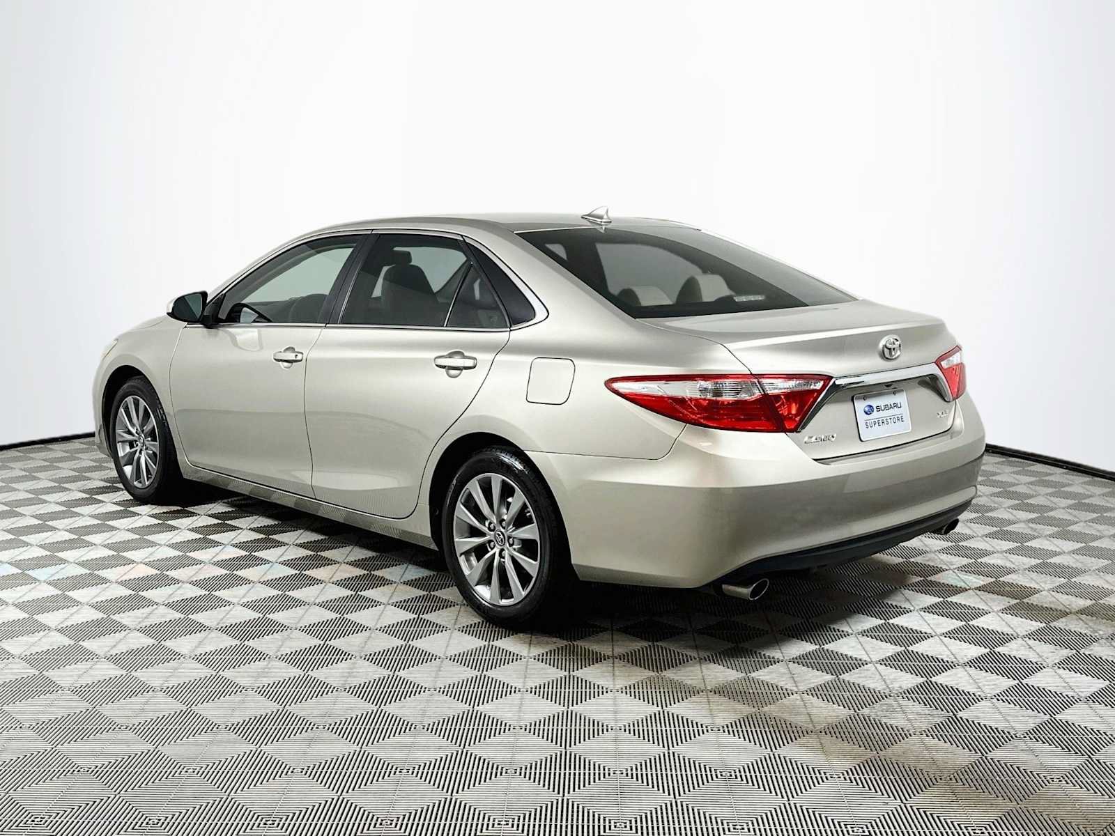 Used 2017 Toyota Camry XLE FWD image 5