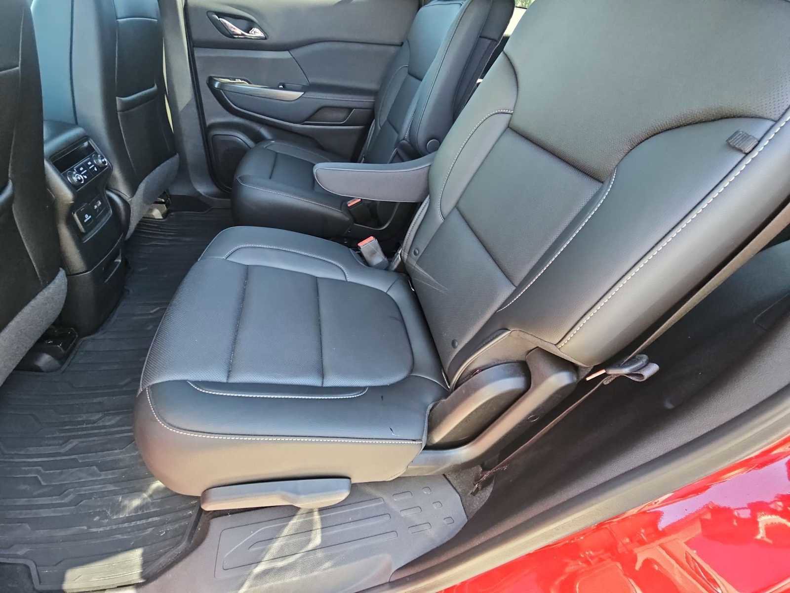 Certified 2021 GMC Acadia SLT w/ Preferred Package image 19