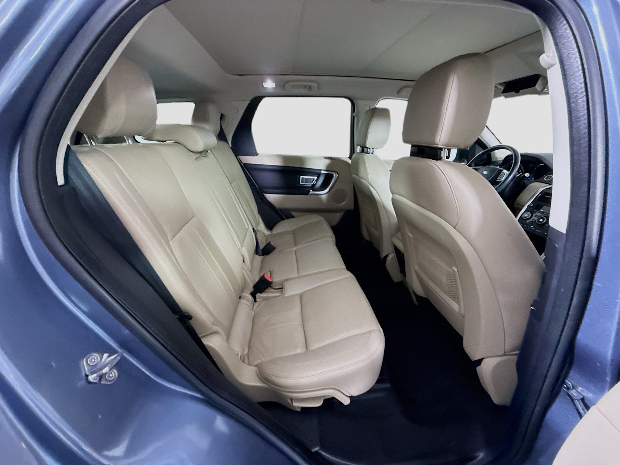 Used 2019 Land Rover Discovery Sport HSE AWD/4WD image 27