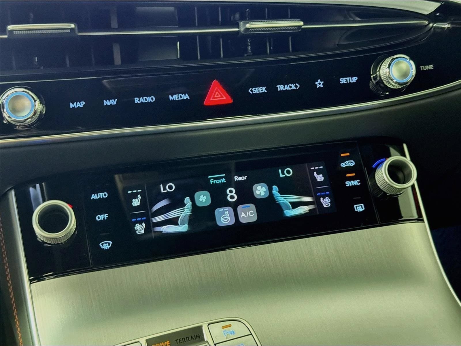 New 2027 Genesis GV70 2.5T Sport Prestige AWD/4WD image 18
