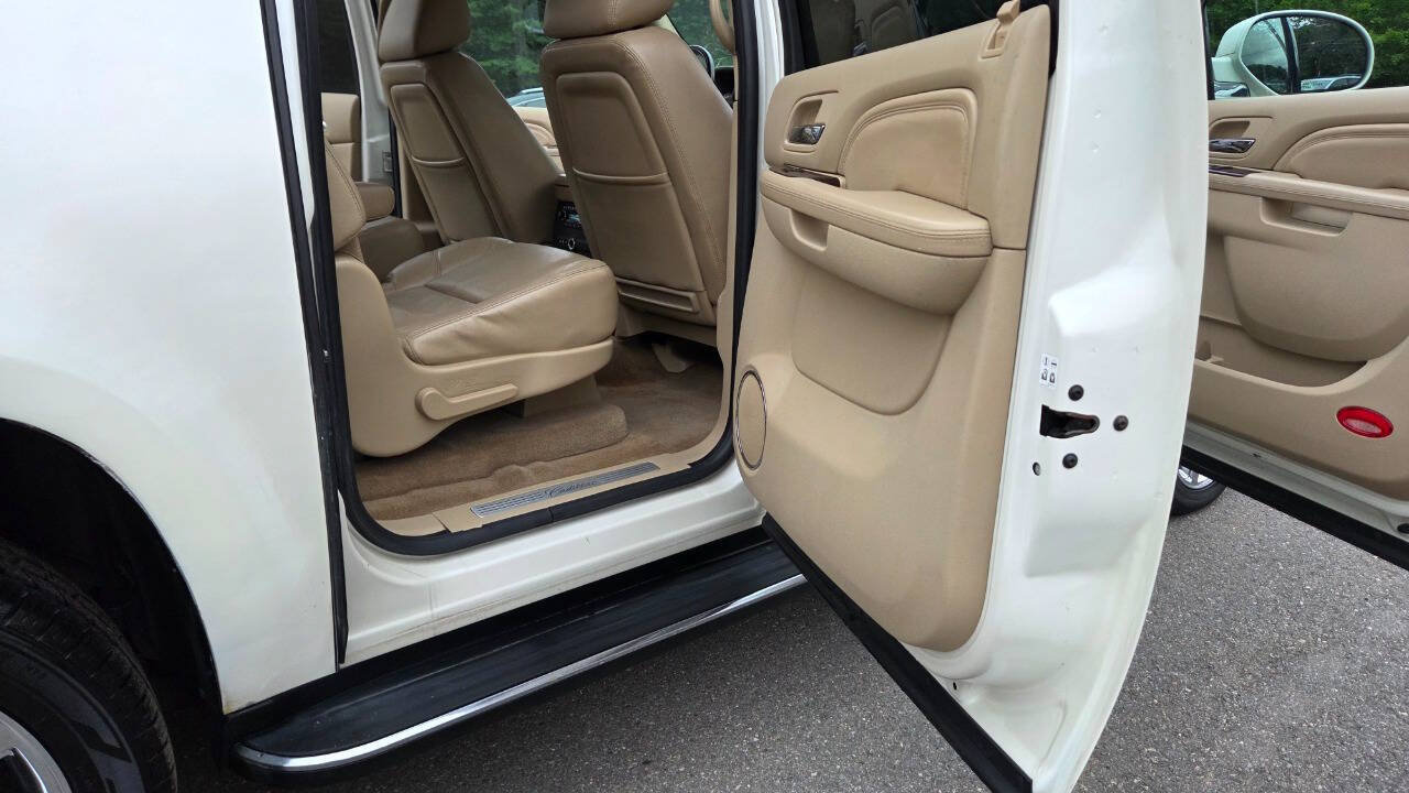 Used 2010 Cadillac Escalade ESV Luxury AWD/4WD image 38