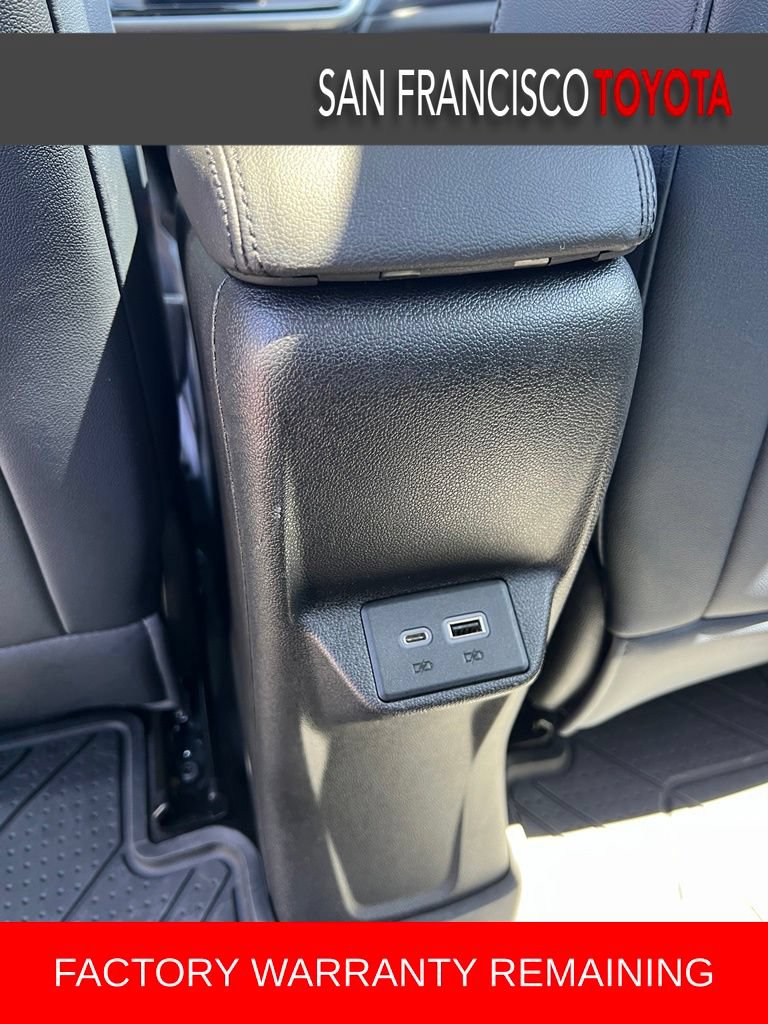 Used 2022 Chevrolet Bolt EUV Premier w/ Sun & Sound Package FWD image 18