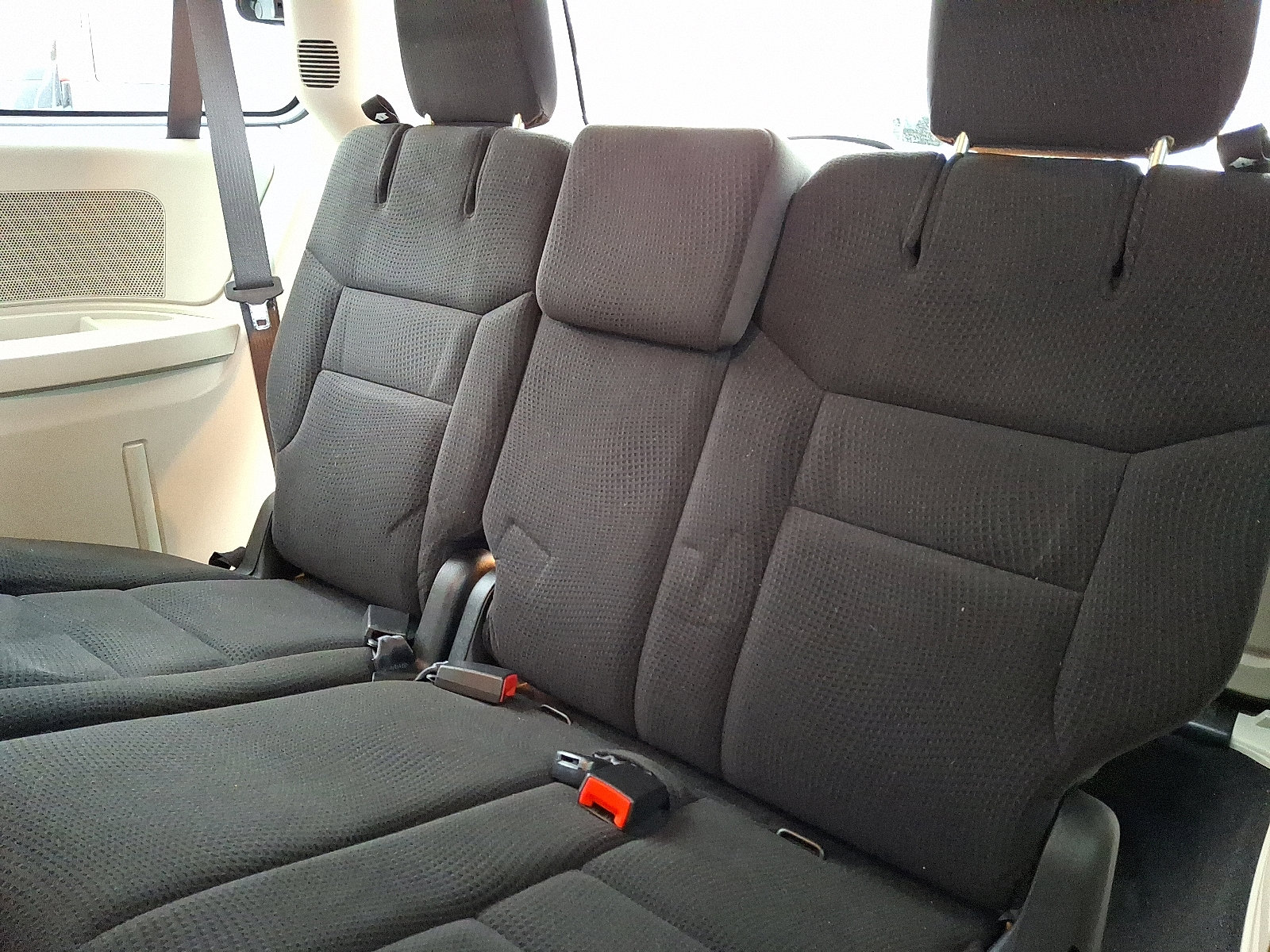 Used 2018 Dodge Grand Caravan SE w/ UConnect Hands-Free Group image 11