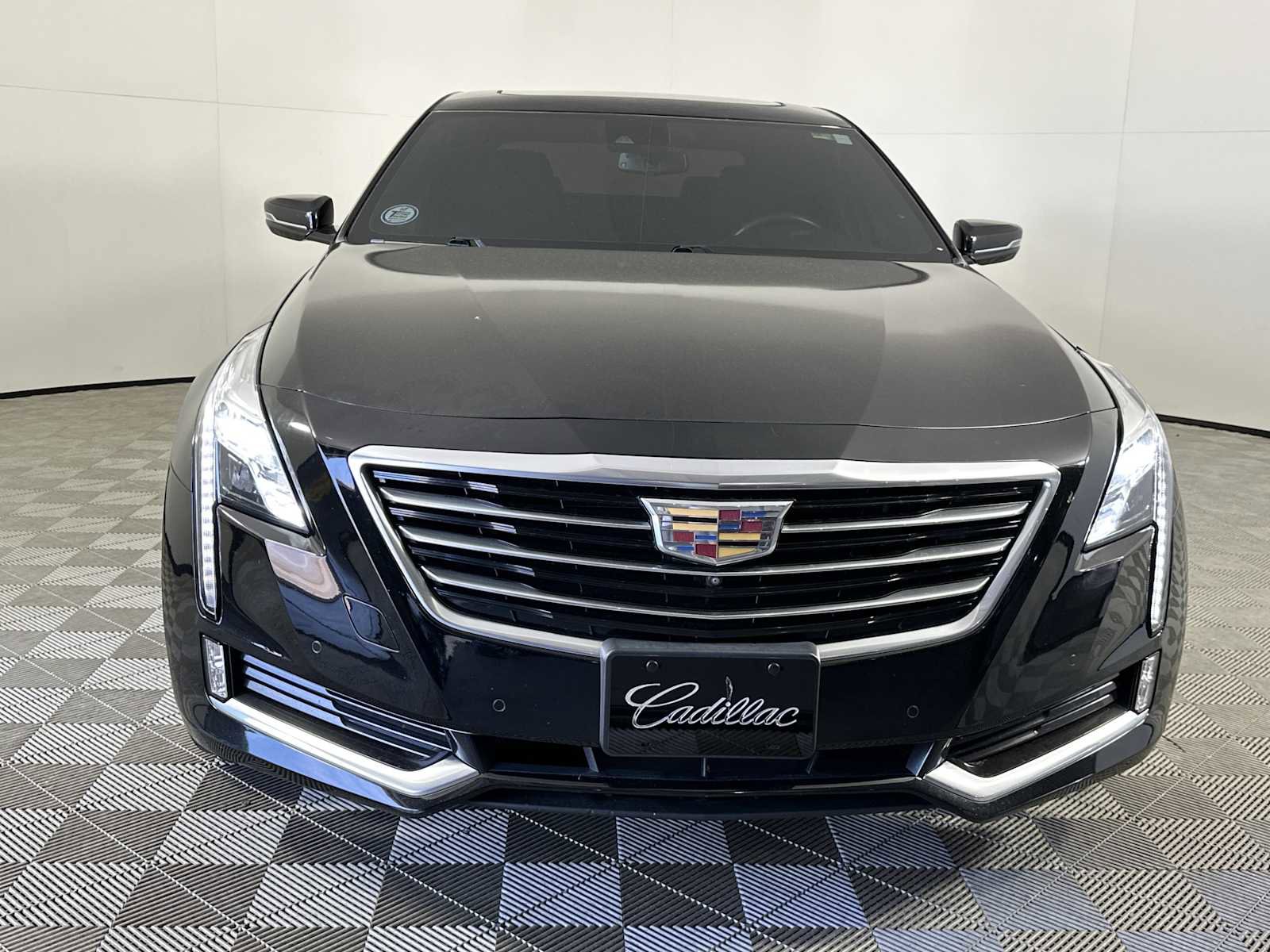 Used 2018 Cadillac CT6 Luxury image 3