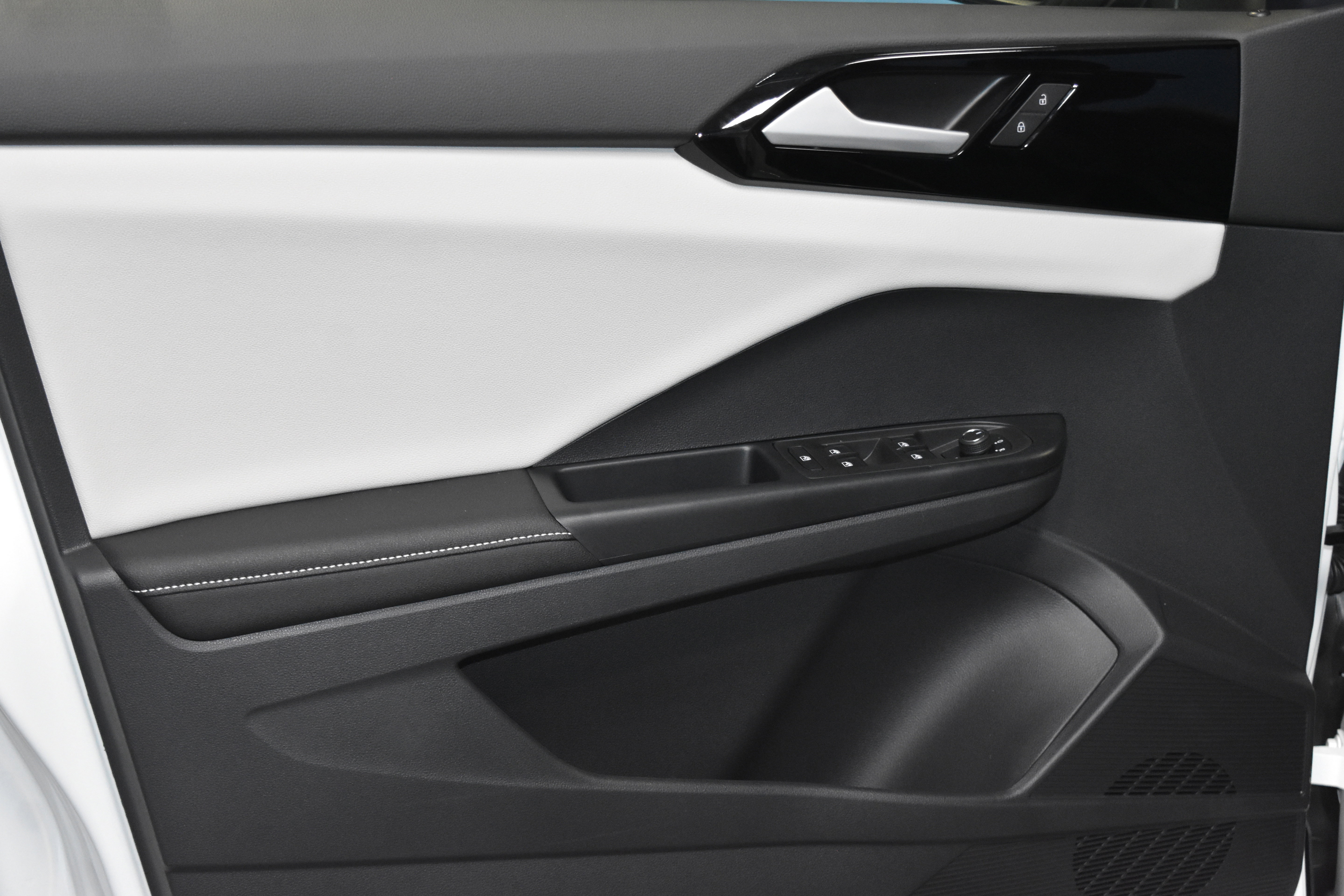 New 2025 Volkswagen Taos S image 3