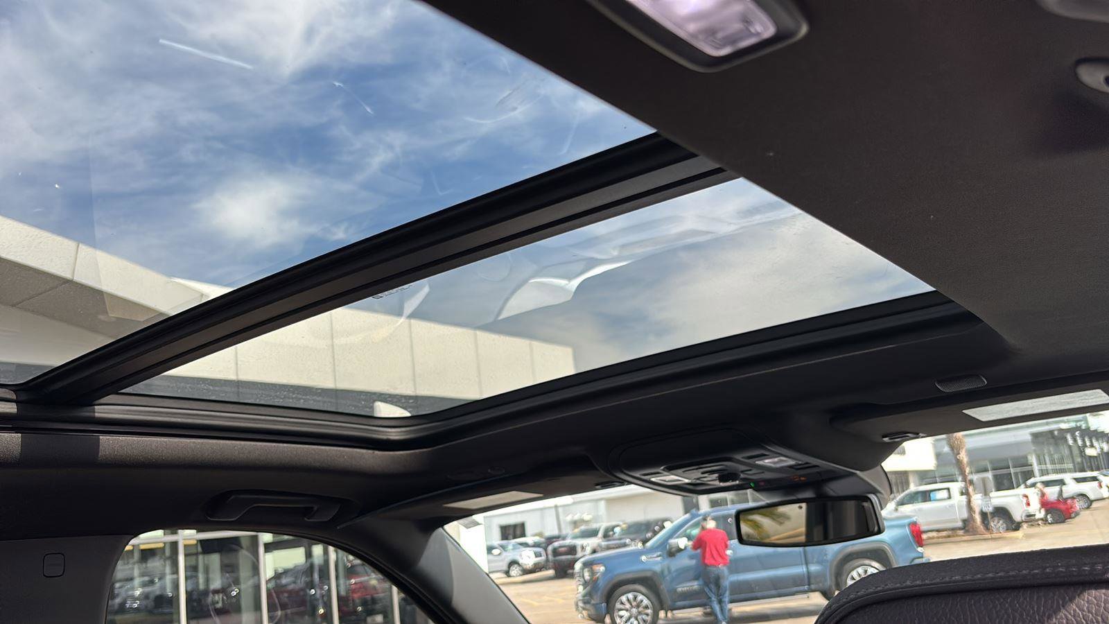 Used 2023 GMC Yukon XL Denali image 26