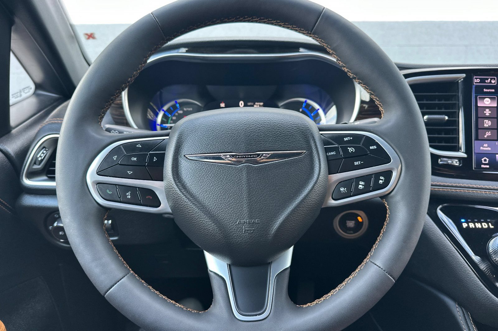 Used 2023 Chrysler Pacifica Pinnacle FWD image 24