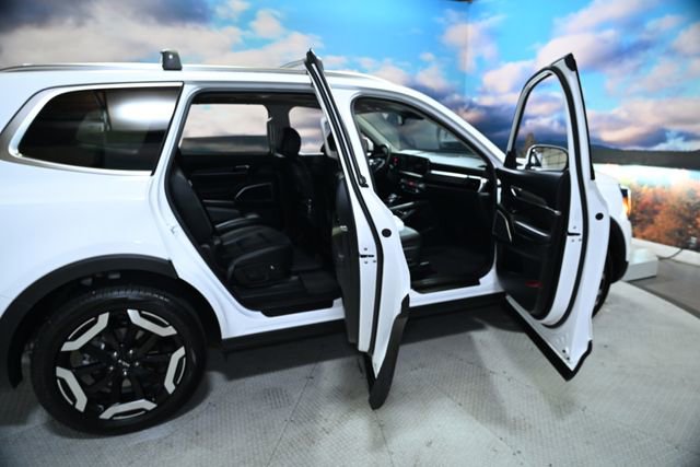 Used 2025 Kia Telluride EX w/ EX Captain's Chair Package image 46