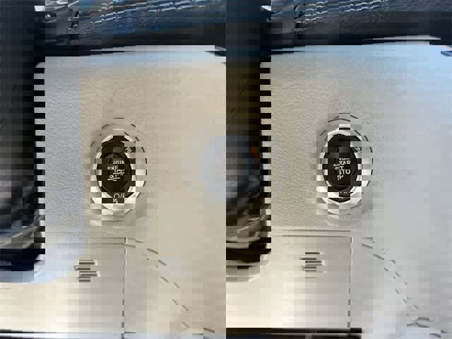 Used 2021 Chrysler Pacifica Limited w/ Uconnect Theater Family Group image 28