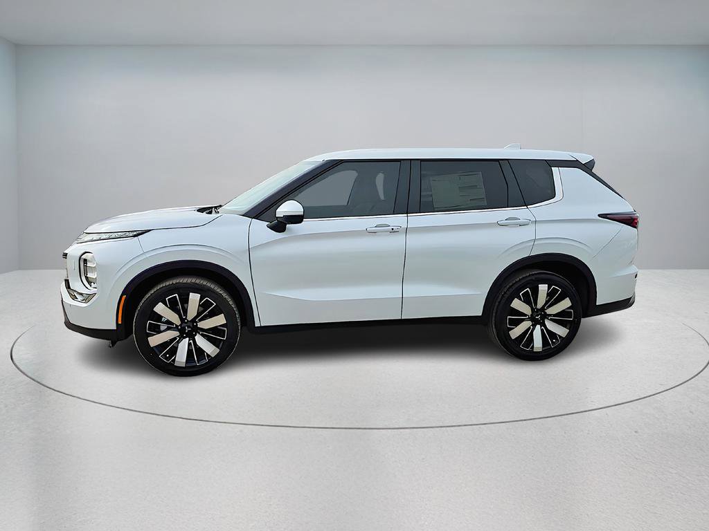New 2026 Mitsubishi Outlander SE image 3