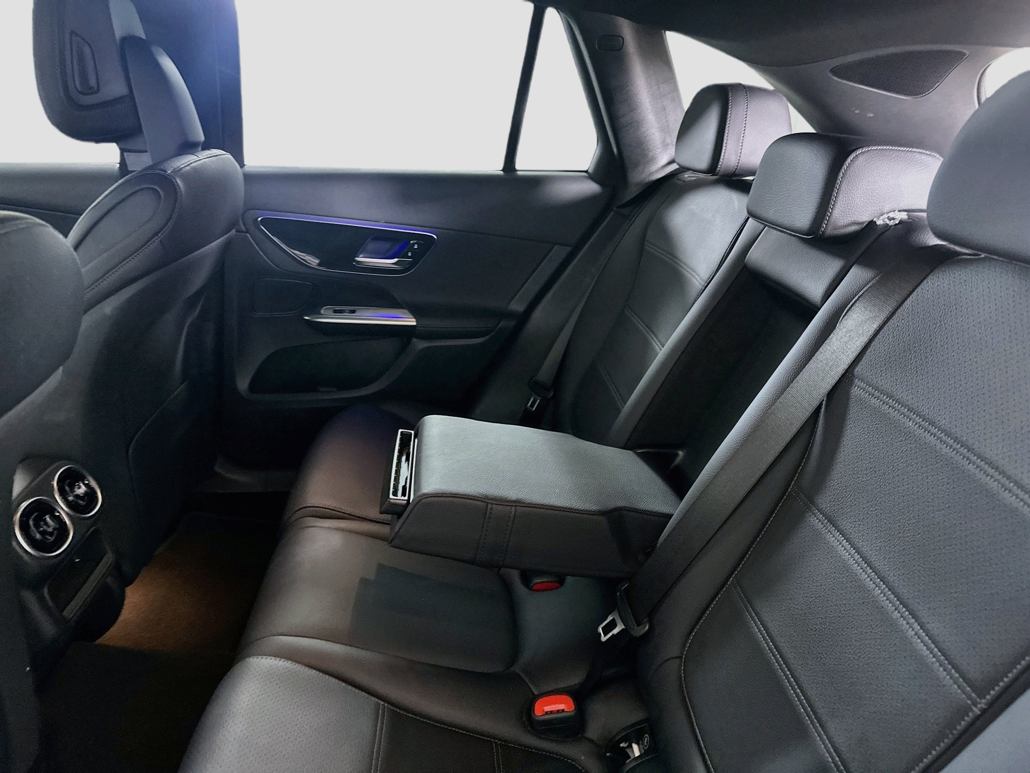 Used 2025 Mercedes-Benz GLC 300 image 27